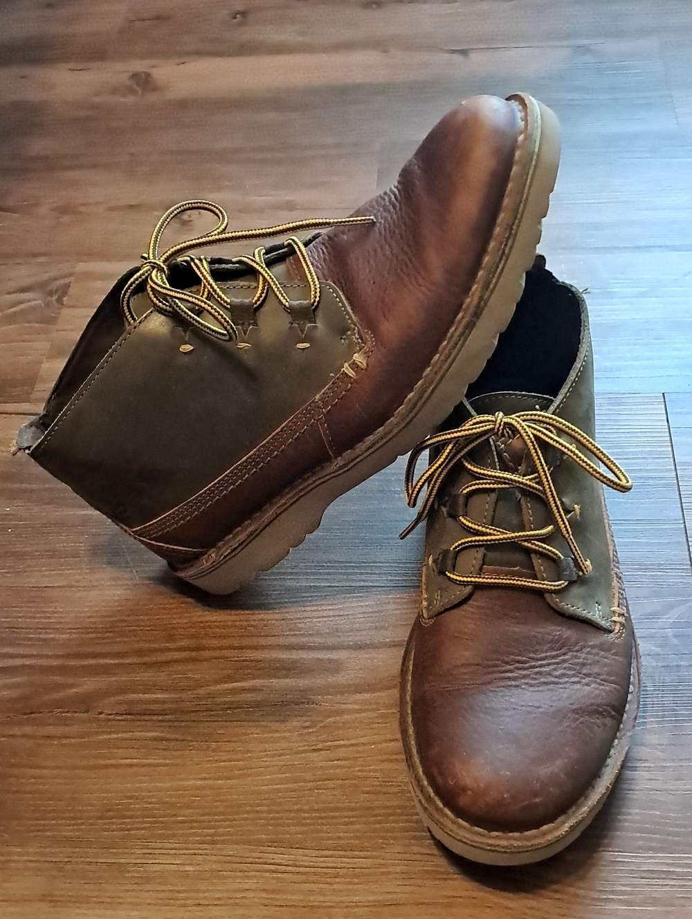 Clarks Men's Brown Leather Lace-Up Chukka Boots - Picture 2 of 5